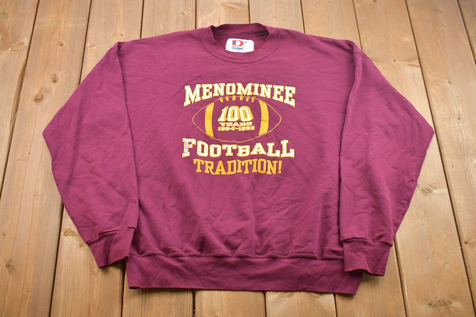 Vintage 1990Er Menominee Football Crewneck Sweatshirt/90Er Souvenir Athleisure Streetwear Fußball Dodger von Lostboysvintage