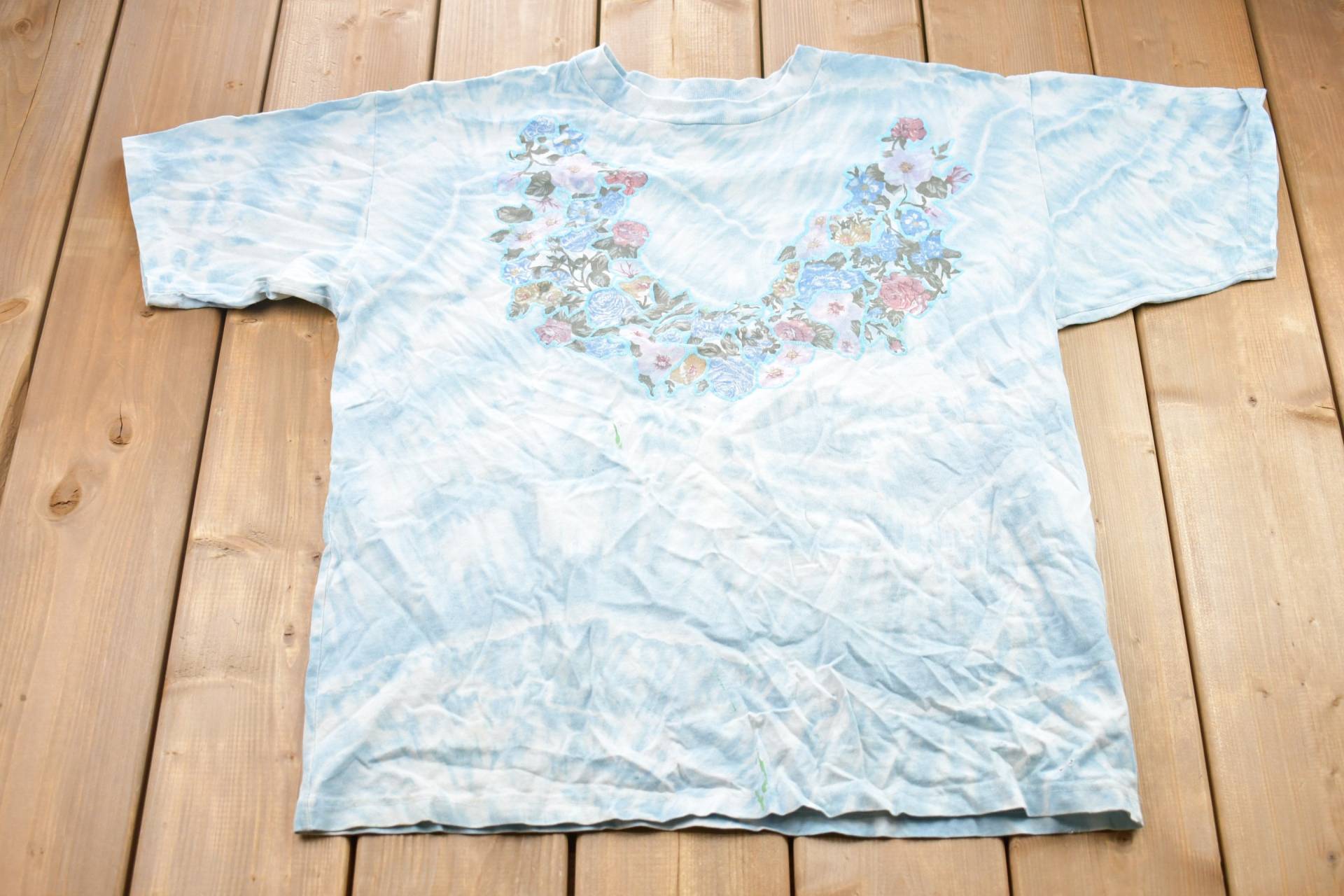 Vintage 1990S Newport Tie-Dye Wreath Graphic T-Shirt/80Er 90Er Jahre Streetwear Retro Style Florales Bild Kranz-T-Shirt von Lostboysvintage