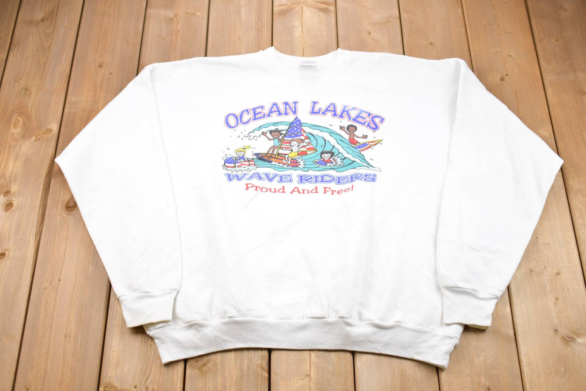 Vintage 1990Er Jahre Ocean Lakes Wave Riders Surfen Crewneck Sweatshirt/90Er Souvenir Athleisure Streetwear Reisen Und Tourismus von Lostboysvintage