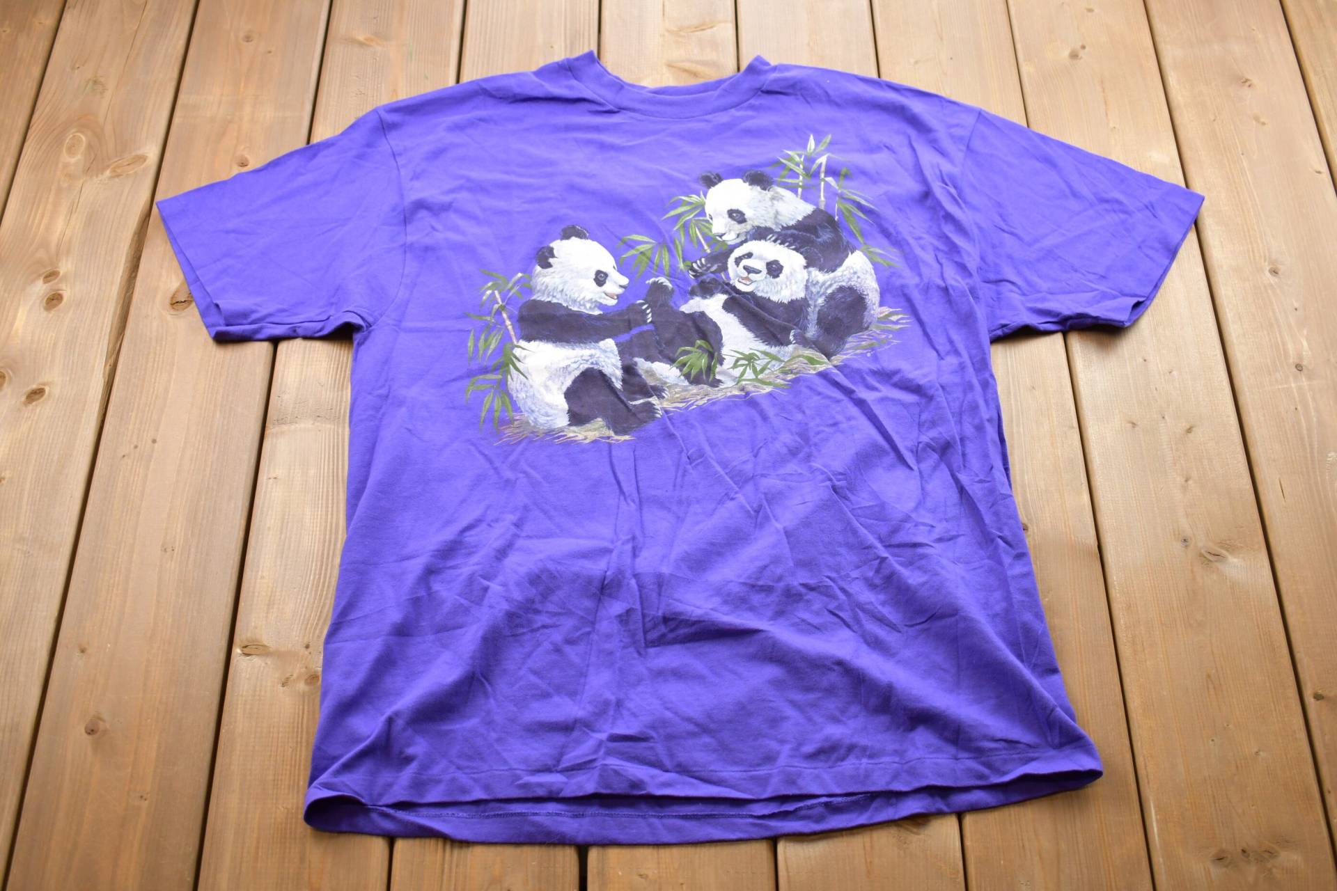 Vintage 1990Er Jahre Süßes Panda-Tier-Grafik-T-Shirt/Natur Süße Tiere Made in Usa Single Stith Streetwear Pandabär von Lostboysvintage