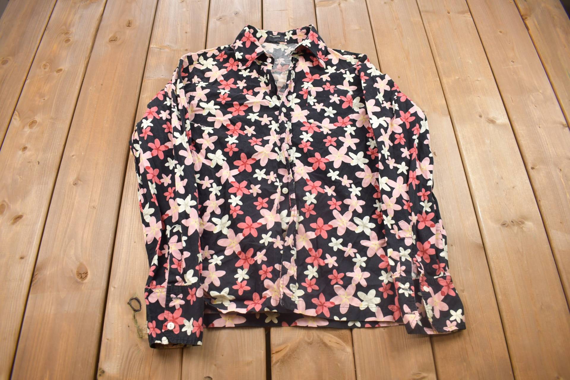 Vintage 1990Er Rosa Blumen Button Up Shirt/Abstraktes Muster Freizeithemd Formales Hemd Made in Usa von Lostboysvintage