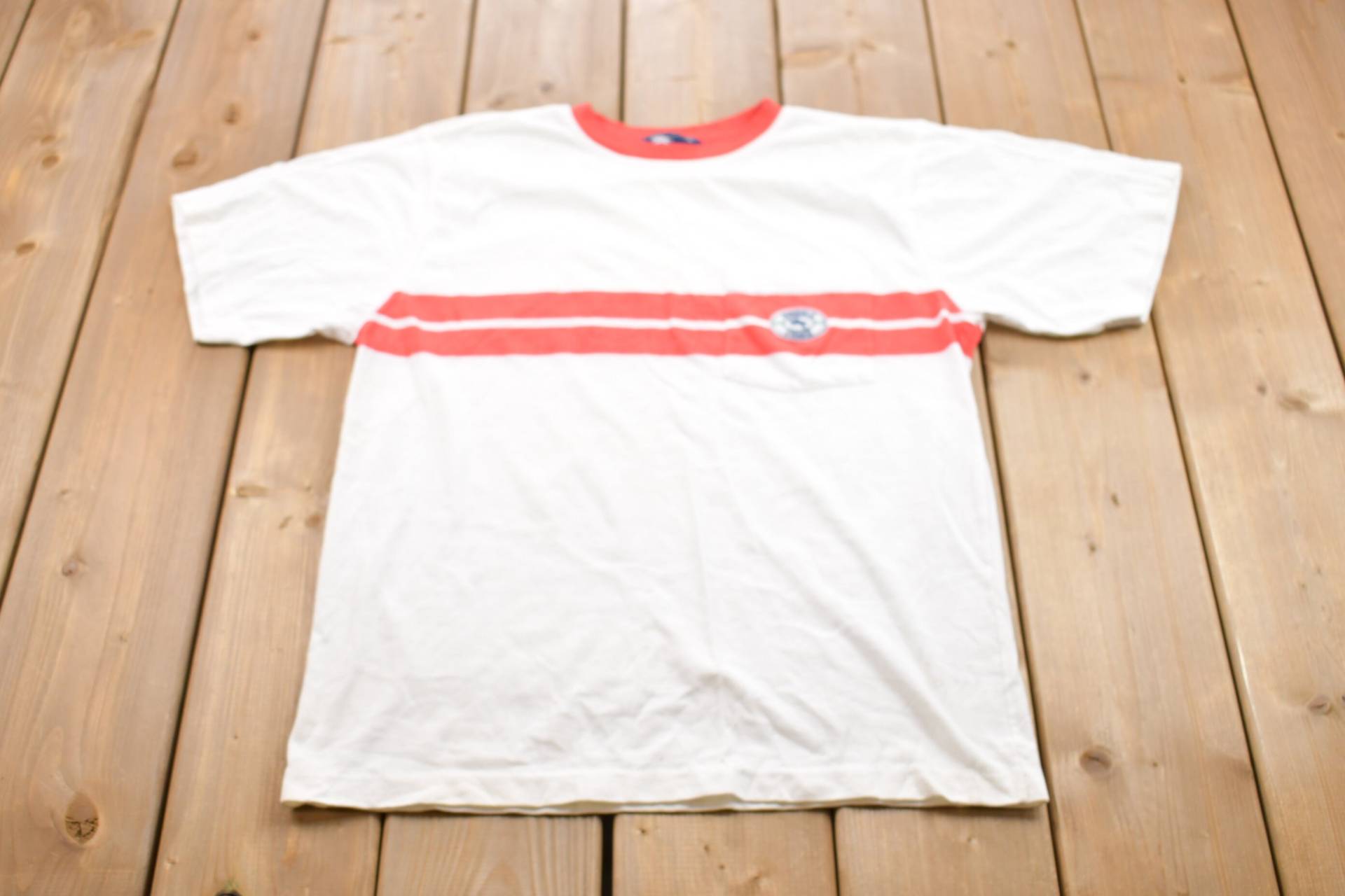 Vintage 1990Er Steeple Chase Gestreiftes Grafik-T-Shirt/Grafik 80Er 90Er Jahre Streetwear Retro-Stil Single Stitch Made in Usa von Lostboysvintage