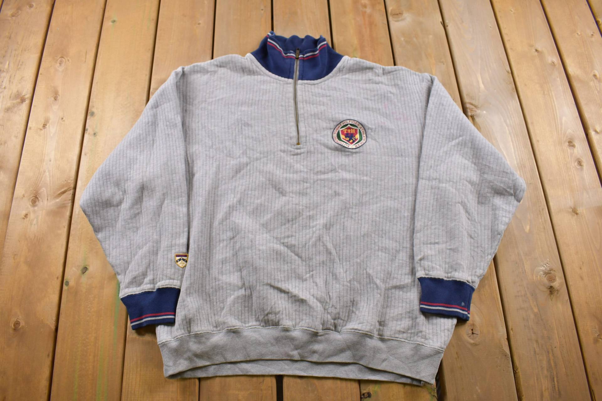 Vintage 1990Er Tommy Hilfiger 1/4 Zip Sweatshirt/Gefleckt 90Er Crewneck Essential Streetwear Jahre von Lostboysvintage