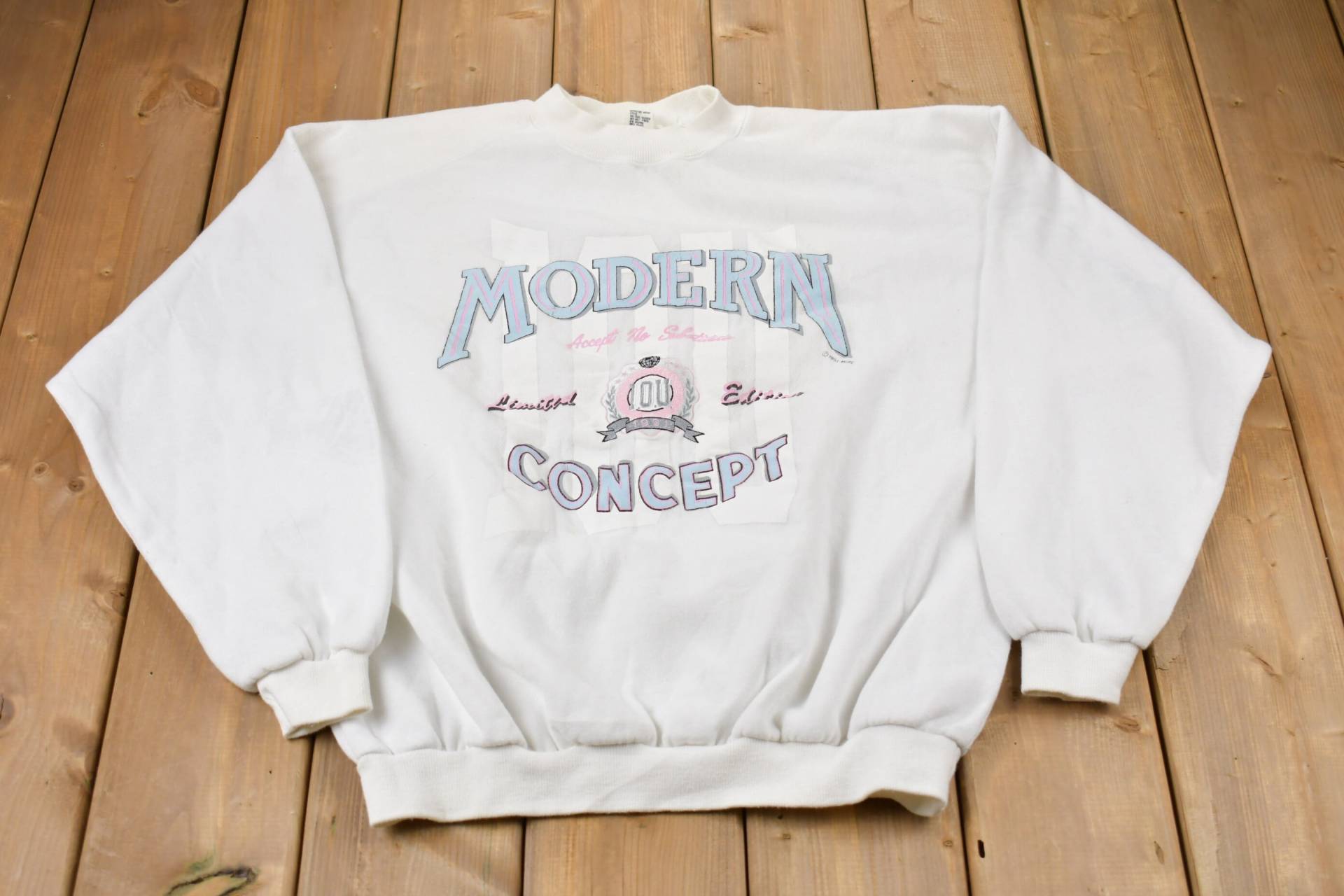 Vintage 1991 Modernes Konzept Grafik Sweatshirt Mit Rundhalsausschnitt/90Er Jahre Souvenir Athleisure Streetwear Reisen Und Tourismus von Lostboysvintage