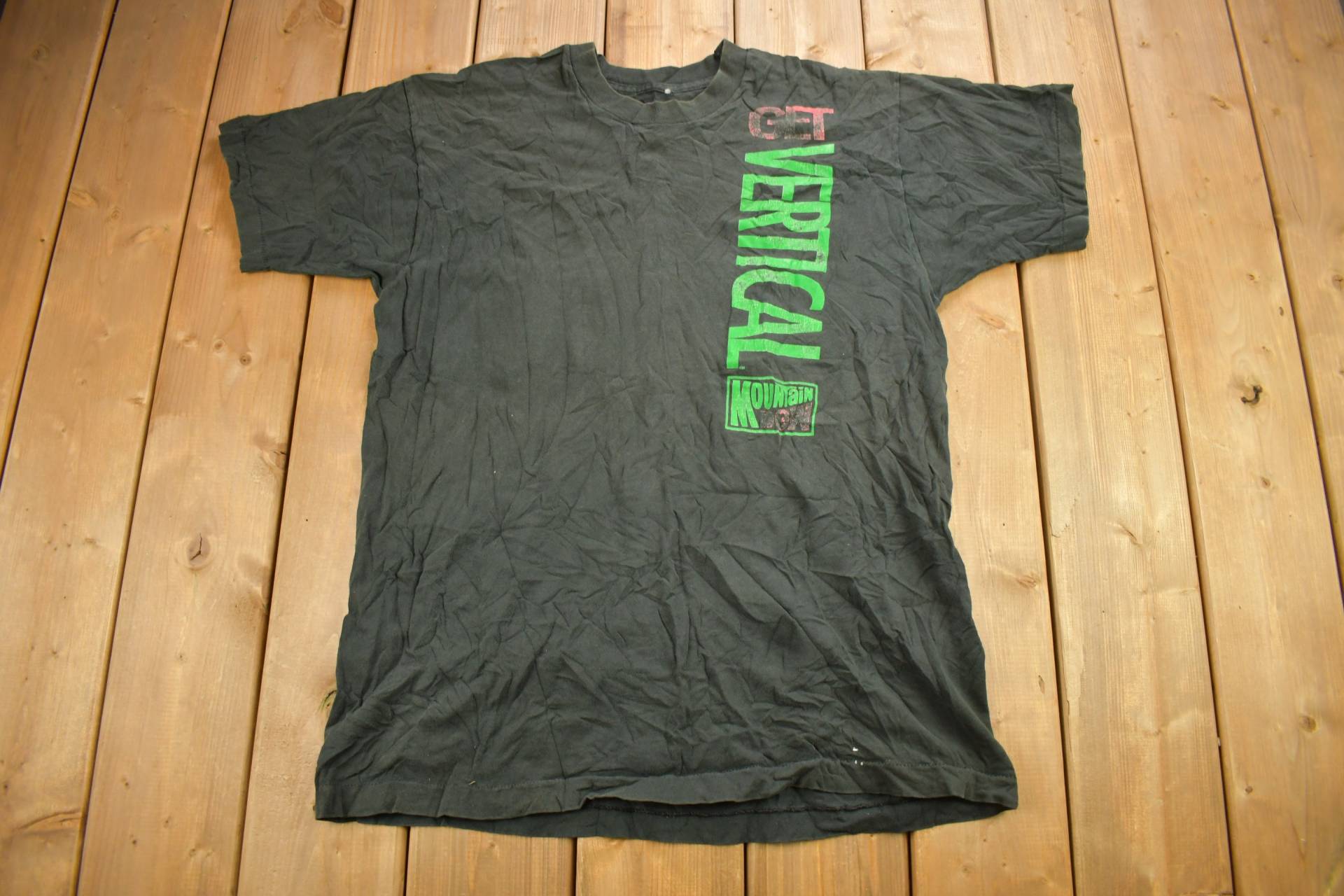 Vintage 1993 Mountain Dew Get Vertical Grafik T-Shirt/Streetwear Single Stitch Made in Usa von Lostboysvintage