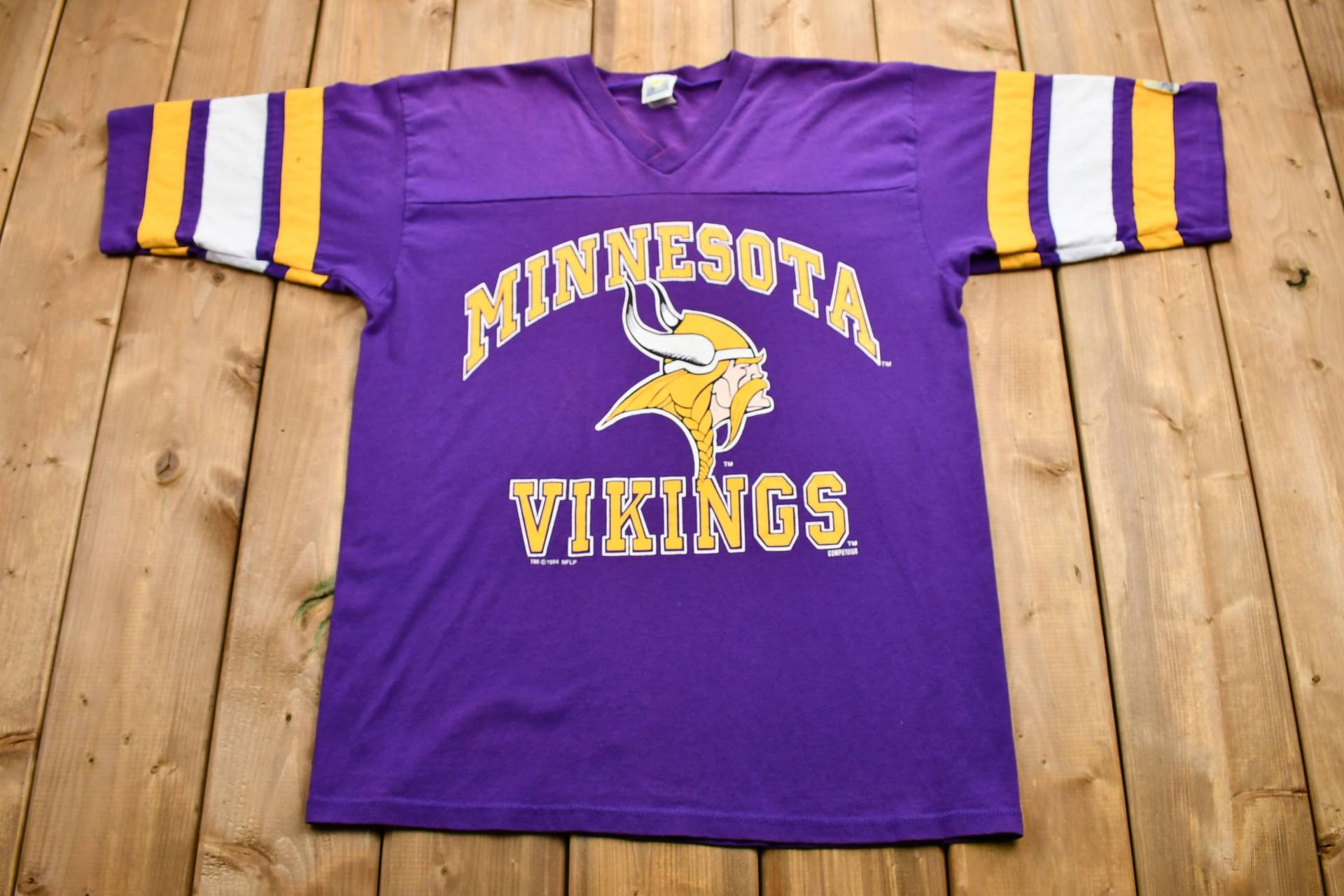 Vintage 1994 Minnesota Vikings Jersey-Style T-Shirt/Nfl Made in Usa 90Er Jahre Streetwear Athleisure Sportbekleidung Athleticwear von Lostboysvintage