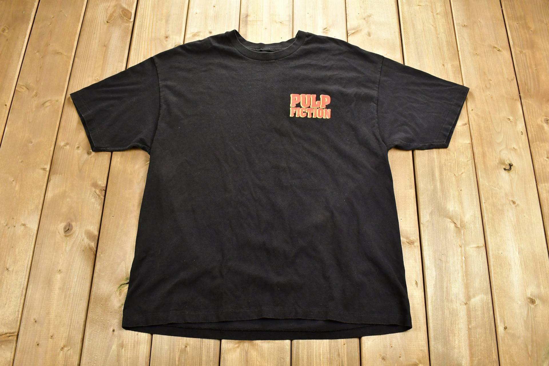 Vintage 1994 Pulp Fiction Film Promo T-Shirt/You Won't Know The Facts Tailliertes Premium von Lostboysvintage