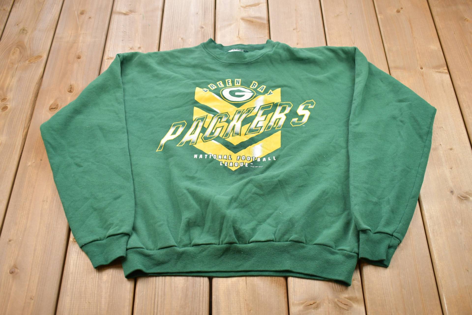 Vintage 1997 Green Bay Packers Nfl Grafik Sweatshirt Mit Rundhalsausschnitt/Made in Usa Football Sportbekleidung Athleisure Americana Vintage 1997 Green Bay Packers Nfl Grafik Sweatshirt Mit Rundhalsausschnitt/Made in Usa Football Sportbekleidung Athleisure Americana von Lostboysvintage