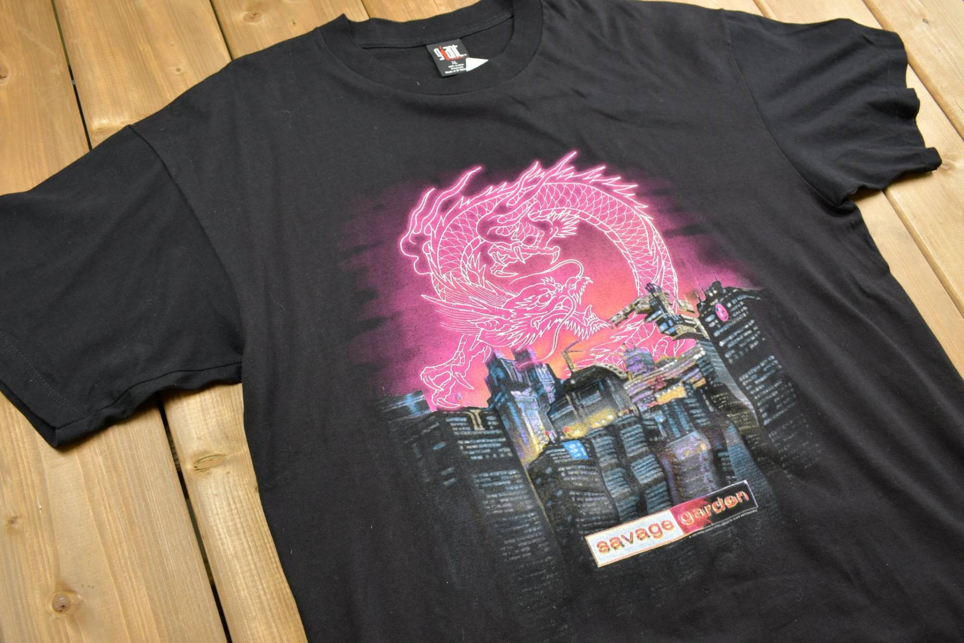 Vintage 1998 Savage Garden To The Moon & Back Tour T-Shirt/Band T-Shirt Riese Made in Usa 90Er Jahre Brockum Premium Vintage 1998 Savage Garden To The Moon & Back Tour T-Shirt/Band T-Shirt Riese Made in Usa 90Er Jahre Brockum Premium von Lostboysvintage