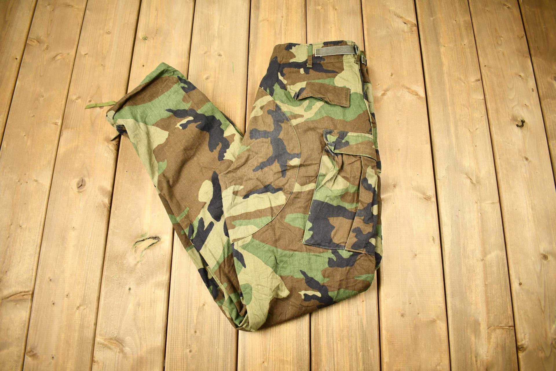 Vintage 2001 Us Militär Woodland Camouflage Cargo Taschenhose Größe 34 X 33/Army Pants Militärhose Cargos Made in Usa von Lostboysvintage