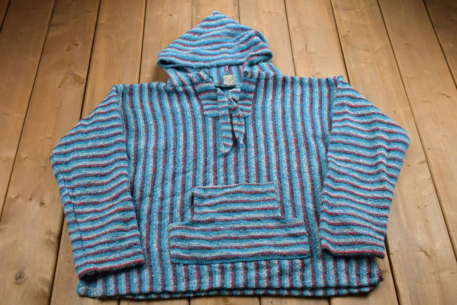 Vintage 1990Er Jahre Gestreifter Erdteppich Strickpullover/90Er Poncho Musterpullover Outdoor Handgestrickt Pullover Sweatshirt von Lostboysvintage