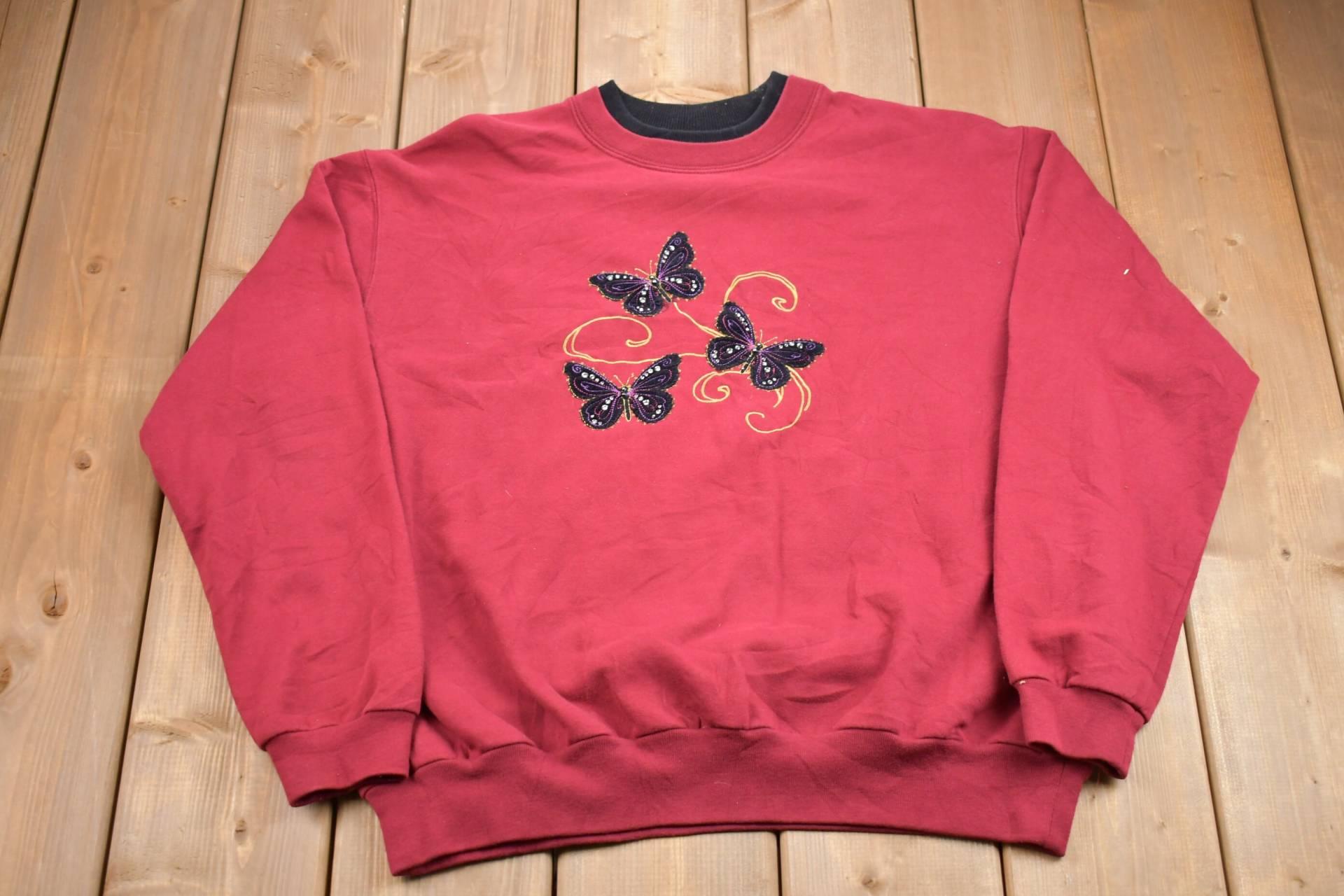 Vintage 90Er Jahre Schmetterling Doppel Kragen Besticktes Sweatshirt Mit Rundhalsausschnitt/Souvenir Athleisure Streetwear von Lostboysvintage