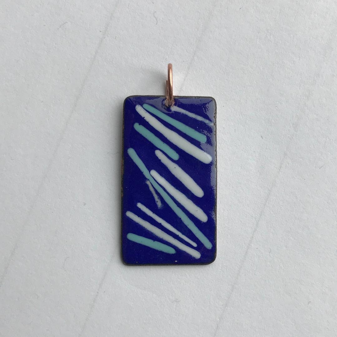 Lotsacopper Emaillierter Kupferanhänger - Blaue Streifen Lotsacopper Emaillierter Kupferanhänger - Blaue Streifen von LotsaCopper