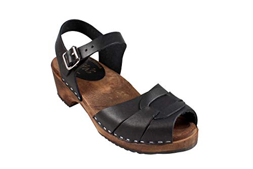 Lotta From Stockholm Schwedische Sandaletten Clogs mit niedrigem Absatz I Low Peep Toe Clogs mit erlenbrauner Holzbasis und Obermaterial aus echtem Leder in Schwarz I Größe 41 Lotta From Stockholm Schwedische Sandaletten Clogs mit niedrigem Absatz I Low Peep Toe Clogs mit erlenbrauner Holzbasis und Obermaterial aus echtem Leder in Schwarz I Größe 41 von Lotta From Stockholm