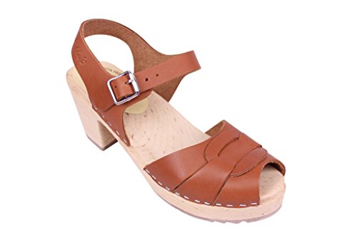Lotta From Stockholm Swedish Clogs : Peep Toe Clogs in Wax Tan Leather Lotta From Stockholm Swedish Clogs : Peep Toe Clogs in Wax Tan Leather von Lotta From Stockholm
