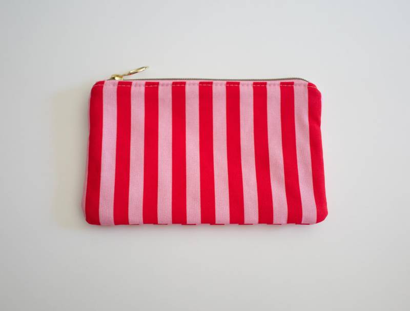 Kosmetiktasche/Pouch Rosa-Rot Gestreift Kosmetiktasche/Pouch Rosa-Rot Gestreift von LottaArtDesign