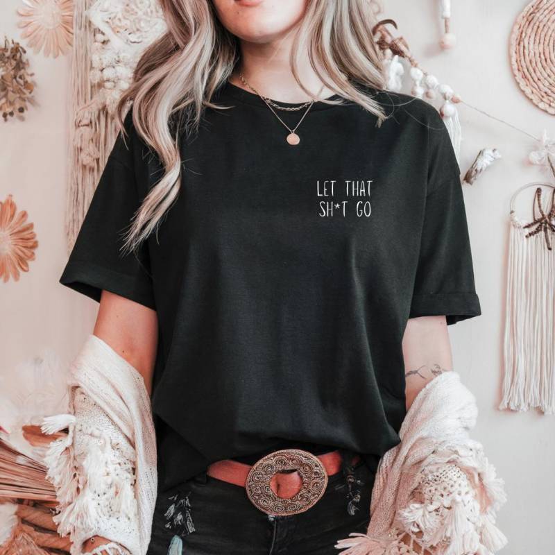 Let That Sht Go Shirt | Spirituelles T-Shirt Funny Yoga Boho Lustiges Selfcare Geschenk Für Sie von LottaCreative