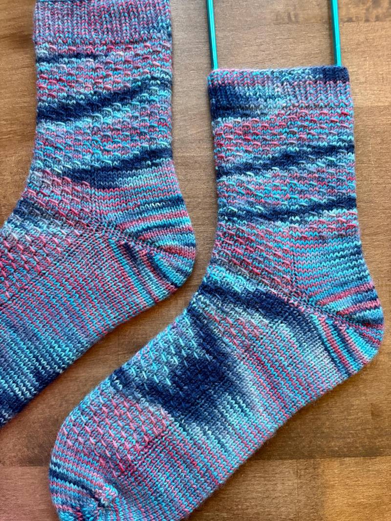 Mustersocken, Handgestrickte Socken, Kuschelsocken | 44/45 von Lottaisknitting
