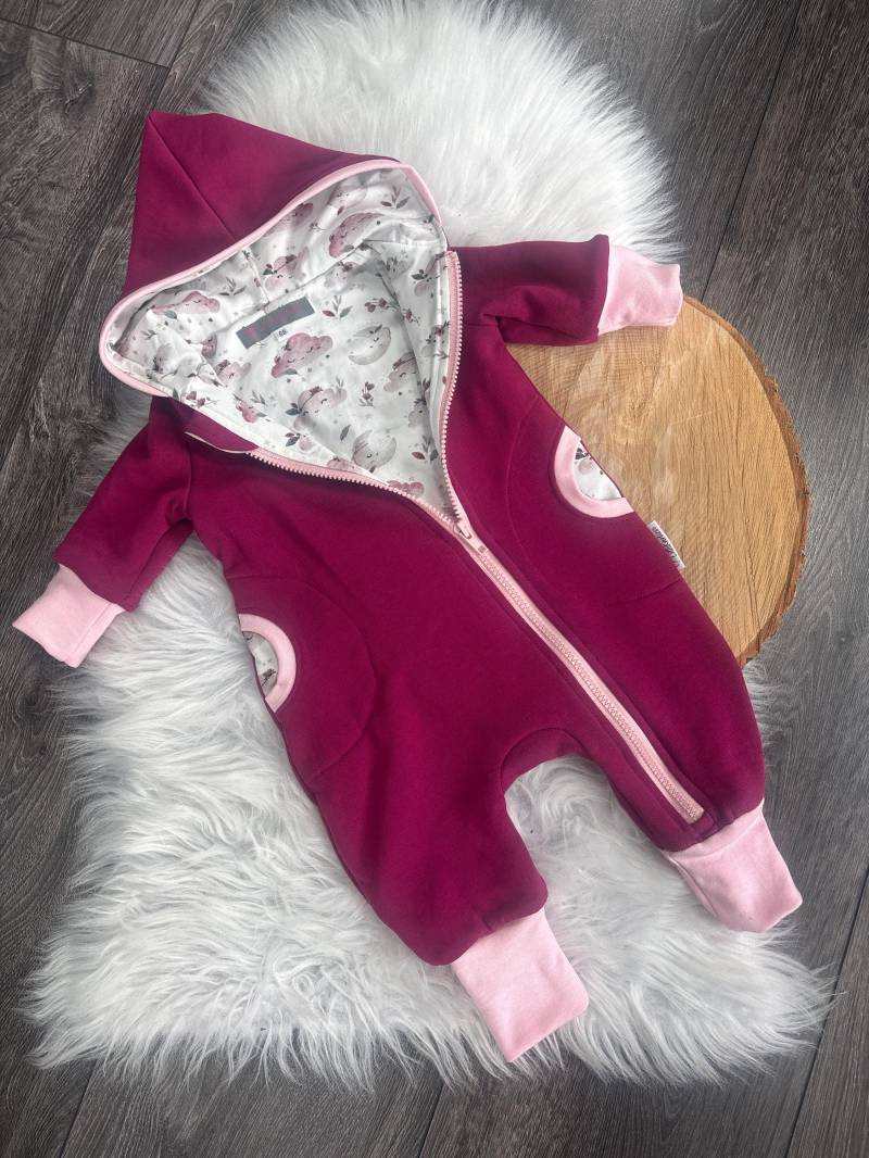 Sweatoverall Gr. 68 Beere Pink Weiß Baby Overall Wolken von LotteKarliese