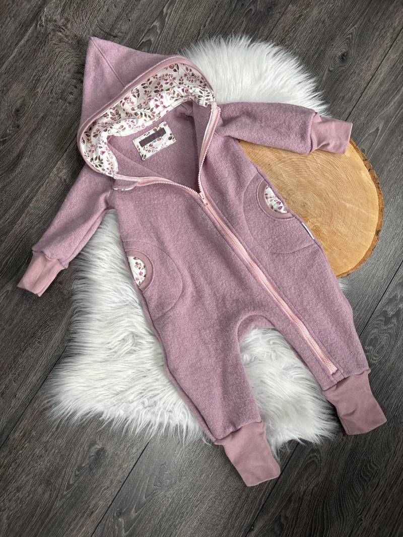 Walkoverall Gr. 56 - 122 Ungefüttert Altrosa Weiß Blumen von LotteKarliese