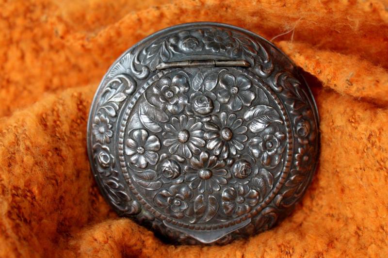 Schnupftabackdose Versilbert, Runde Metall Deckeldose, Pillendose, Schmuckdose, Ringdose, Geschenkverpackung Schnupftabackdose Versilbert, Runde Metall Deckeldose, Pillendose, Schmuckdose, Ringdose, Geschenkverpackung von Lottekreativ