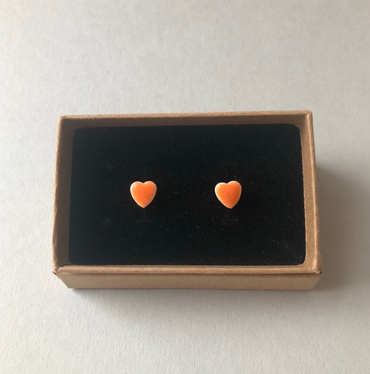 Porzellan Herzohrringe, Orange, Mit Stirling-Silber-Beiträge Und Rücken Porzellan Herzohrringe, Orange, Mit Stirling-Silber-Beiträge Und Rücken von LottieBarndenCeramic