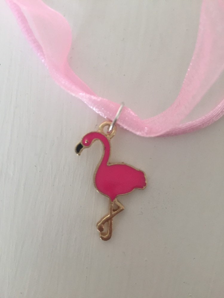 Rosa Flamingo Anhänger Organza Halskette Rosa Flamingo Anhänger Organza Halskette von LottiesJewels