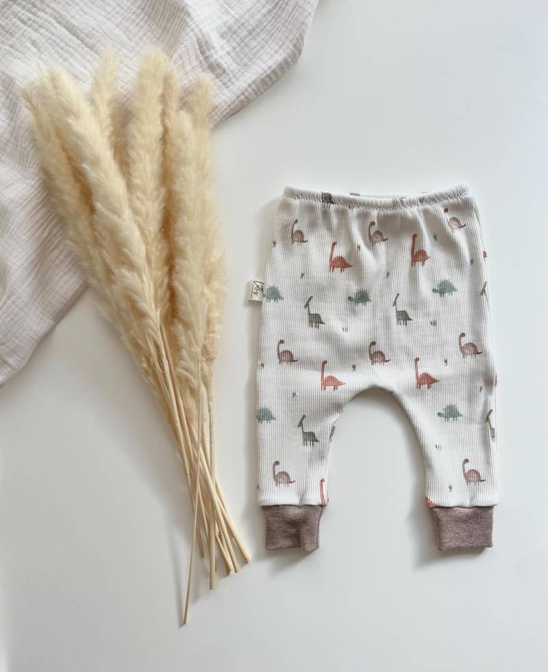 Handmade Dino Babypants Mitwachsend | Biobaumwolle von LottisHandmade