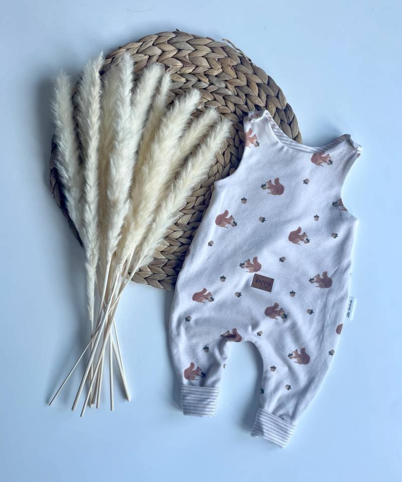 Handmade Eichhörnchen Strampler Mitwachsend | Biobaumwolle von LottisHandmade