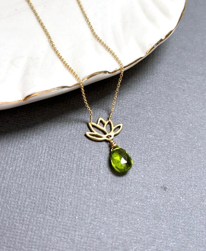 Zierliche Goldene Lotus Kette Peridot Edelstein, August Geburtsstein von Lotus411