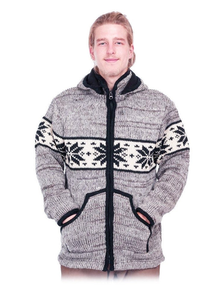 Handgemachter Wollpullover Mit Fleecefutter Und Kapuze Aus Nepal Handgemachter Wollpullover Mit Fleecefutter Und Kapuze Aus Nepal von LotusCraftAndFashion