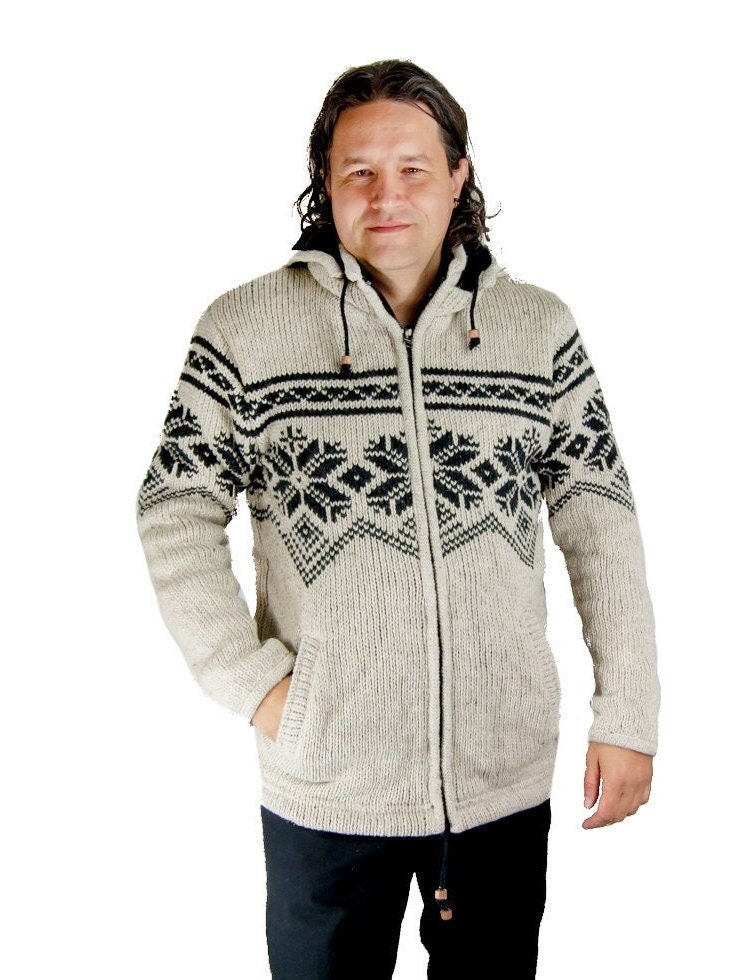 Handgemachter Wollpullover Mit Fleecefutter Und Kapuze Aus Nepal von LotusCraftAndFashion