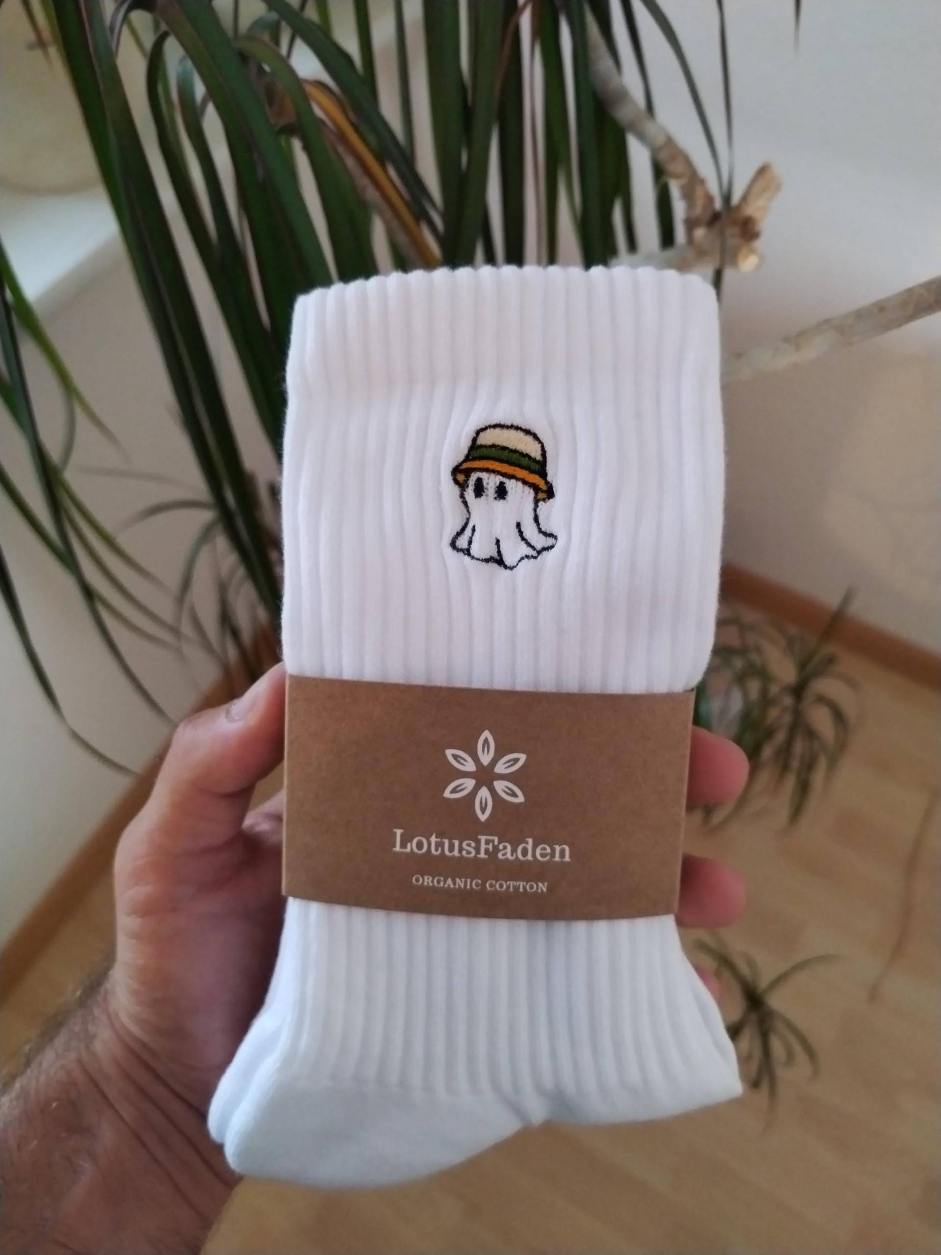Socken Bestickt Mit Einem Halloween Geist | Tennissocken Bio Baumwolle Größe 37-44 Made in Eu Weiß Socken Bestickt Mit Einem Halloween Geist | Tennissocken Bio Baumwolle Größe 37-44 Made in Eu Weiß von LotusFaden