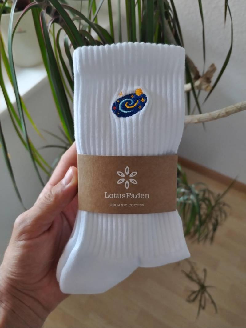 Socken Bestickt Mit Einem Universum | Tennissocken Bio Baumwolle Größe 37-44 Made in Eu Weiß Socken Bestickt Mit Einem Universum | Tennissocken Bio Baumwolle Größe 37-44 Made in Eu Weiß von LotusFaden