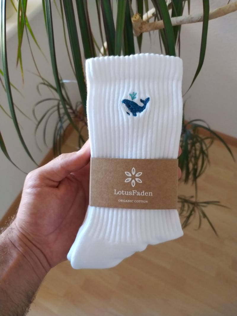 Socken Bestickt Mit Einem Wal | Tennissocken Bio Baumwolle Größe 37-44 Made in Eu Weiß Socken Bestickt Mit Einem Wal | Tennissocken Bio Baumwolle Größe 37-44 Made in Eu Weiß von LotusFaden