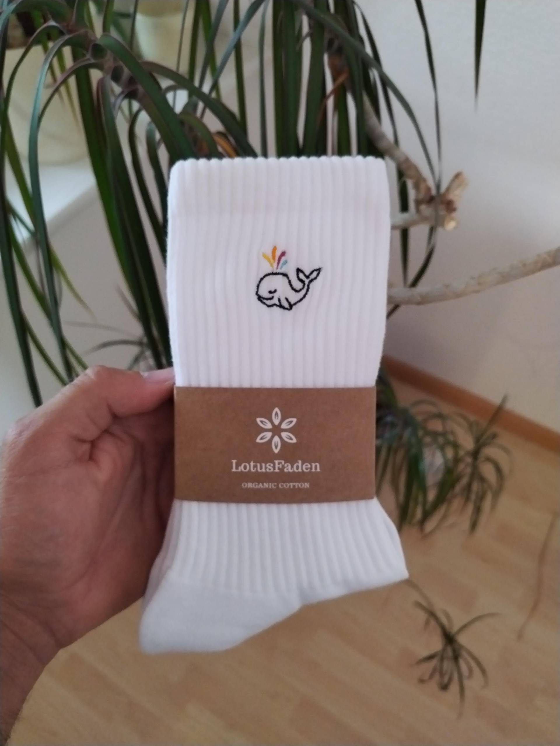 Socken Bestickt Mit Einem Wal | Tennissocken Bio Baumwolle Größe 37-44 Made in Eu Weiß Socken Bestickt Mit Einem Wal | Tennissocken Bio Baumwolle Größe 37-44 Made in Eu Weiß von LotusFaden