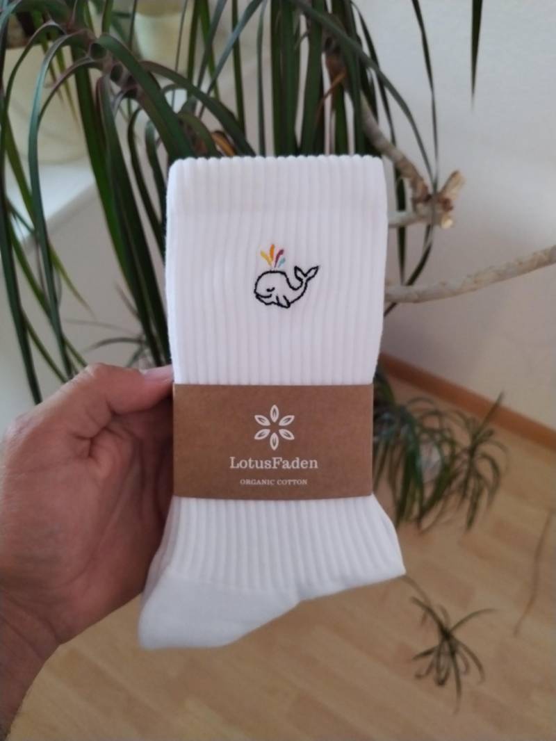 Socken Bestickt Mit Einem Wal | Tennissocken Bio Baumwolle Größe 37-44 Made in Eu Weiß Socken Bestickt Mit Einem Wal | Tennissocken Bio Baumwolle Größe 37-44 Made in Eu Weiß von LotusFaden