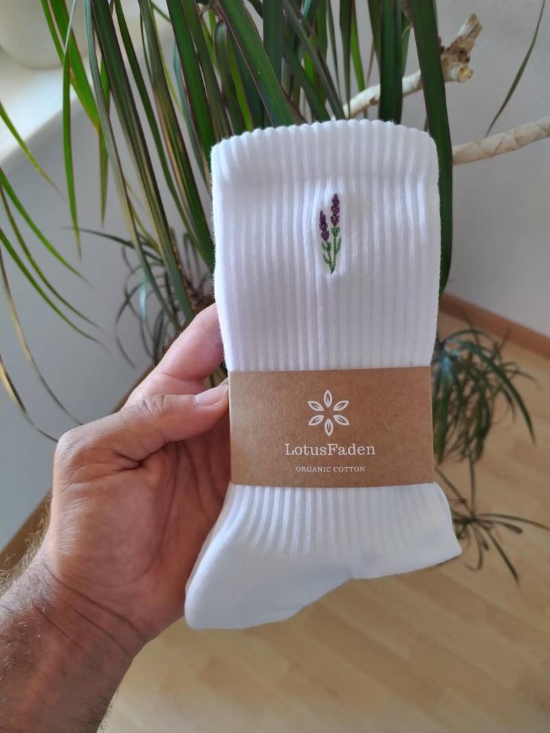 Socken Bestickt Mit Lavendel | Tennissocken Bio Baumwolle Größe 37-44 Made in Eu Weiß Socken Bestickt Mit Lavendel | Tennissocken Bio Baumwolle Größe 37-44 Made in Eu Weiß von LotusFaden