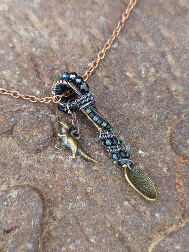 Löffel Halskette, Dinosaurier, Dino, Lost Lands, Kupfer Oder Silber Draht Gewickelt Mini Charm Anhänger Halskette Löffel Halskette, Dinosaurier, Dino, Lost Lands, Kupfer Oder Silber Draht Gewickelt Mini Charm Anhänger Halskette von LotusLightDesigns