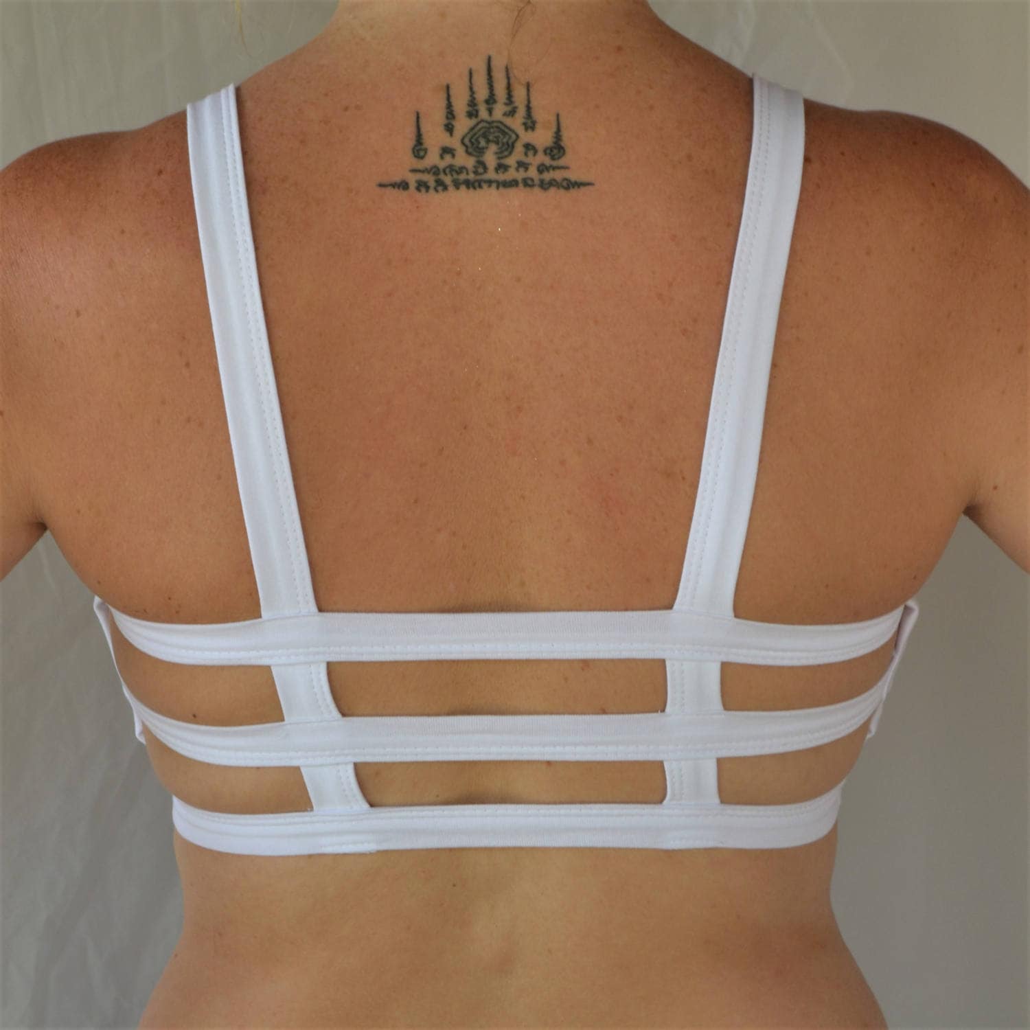 Snow Trinity Bralette Weißer Baumwoll Bh Mit Riemchenverschluss Hinten Von Lotus Tribe von LotusTribeClothing