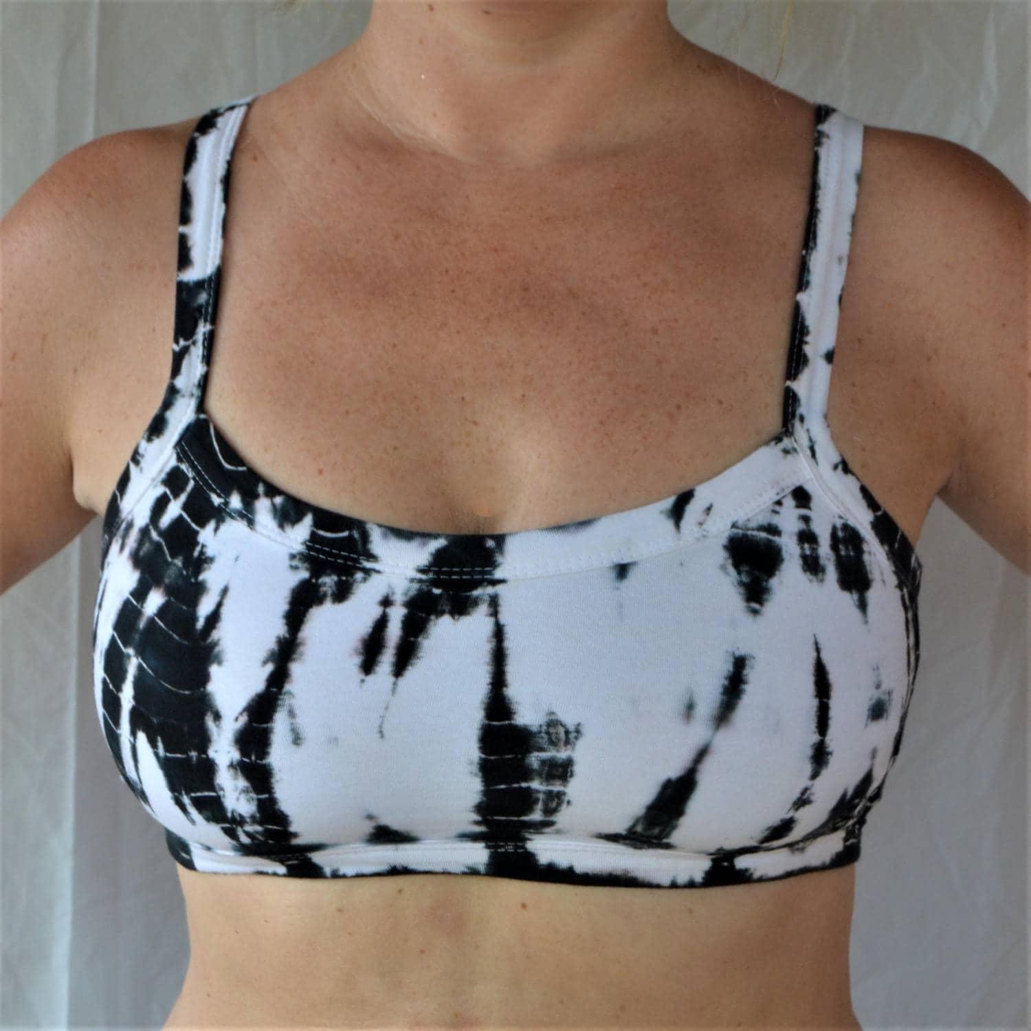 Tao Tie Dye Trinitiy Bralette Schwarz-Weißes Baumwoll-Bh-Oberteil Mit Leichtem Halt von LotusTribeClothing