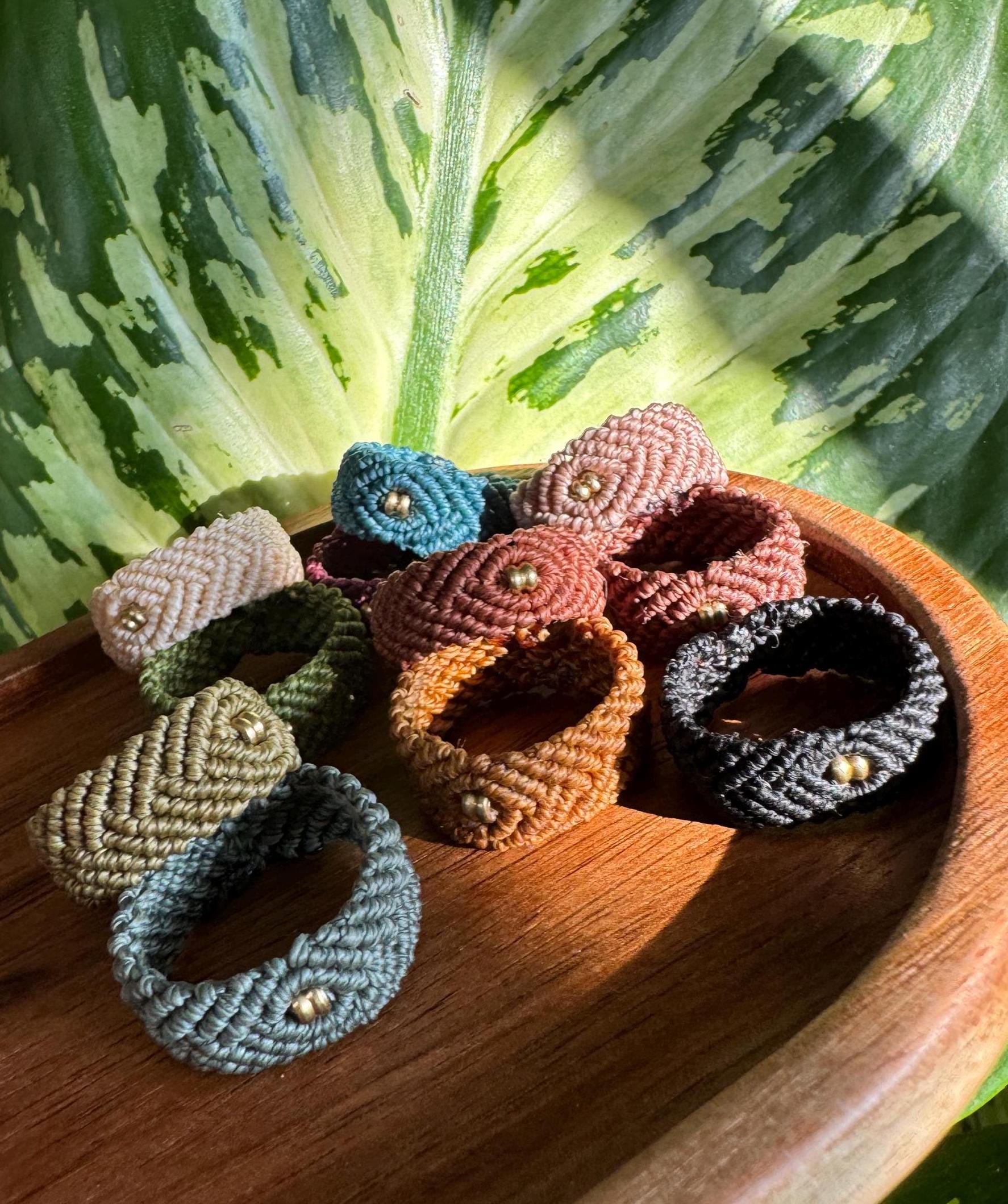 Makramee Ring ~ Runa Mit Messingperle Rille in Verschiedenen Farben Handmade Boho Vintage Schmuck Finggering Gold Makramee Ring ~ Runa Mit Messingperle Rille in Verschiedenen Farben Handmade Boho Vintage Schmuck Finggering Gold von LouAllerlei