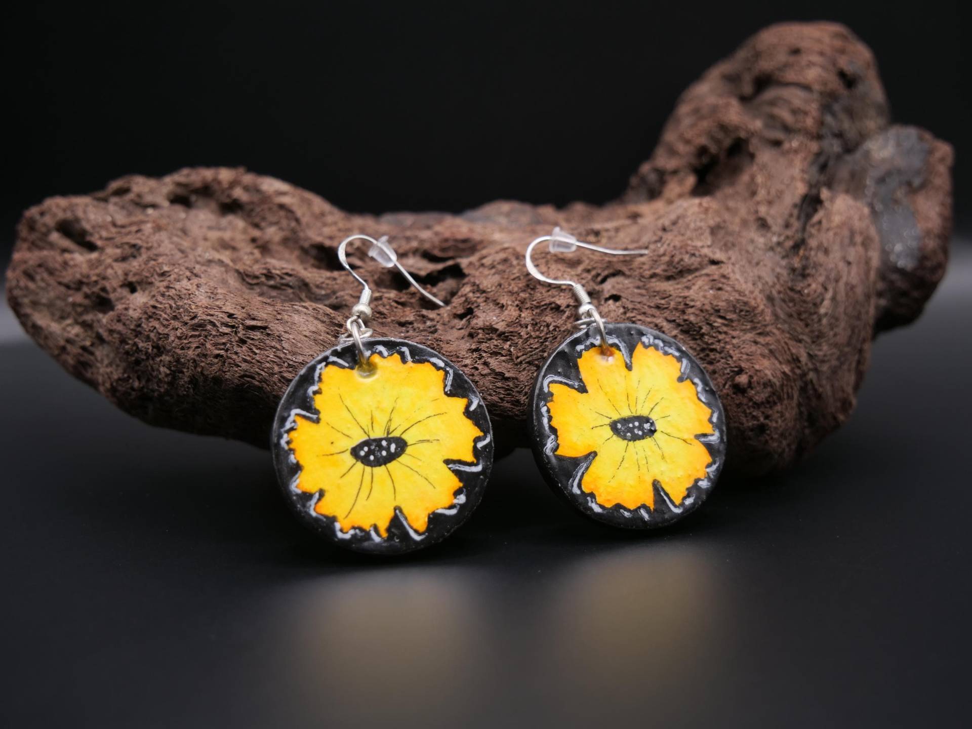 Handbemalte Blüten-Ohrringe Gelb - Leicht, Groß, Unikat Aus Silber & Holz Geschenk Für Mama, Freundin Handbemalte Blüten-Ohrringe Gelb - Leicht, Groß, Unikat Aus Silber & Holz Geschenk Für Mama, Freundin von LouMilouKreativ