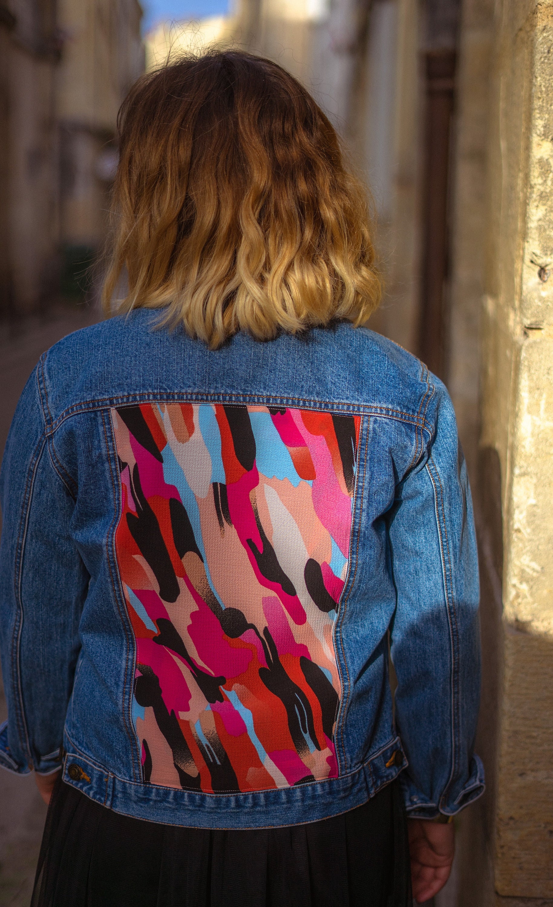 Jeansjacke „Éclat", Tarnmuster, Polyesterstoff, Upcycling-Jacke, Einzelstück, Handgefertigt Jeansjacke „Éclat", Tarnmuster, Polyesterstoff, Upcycling-Jacke, Einzelstück, Handgefertigt von LoucoudUpcycling