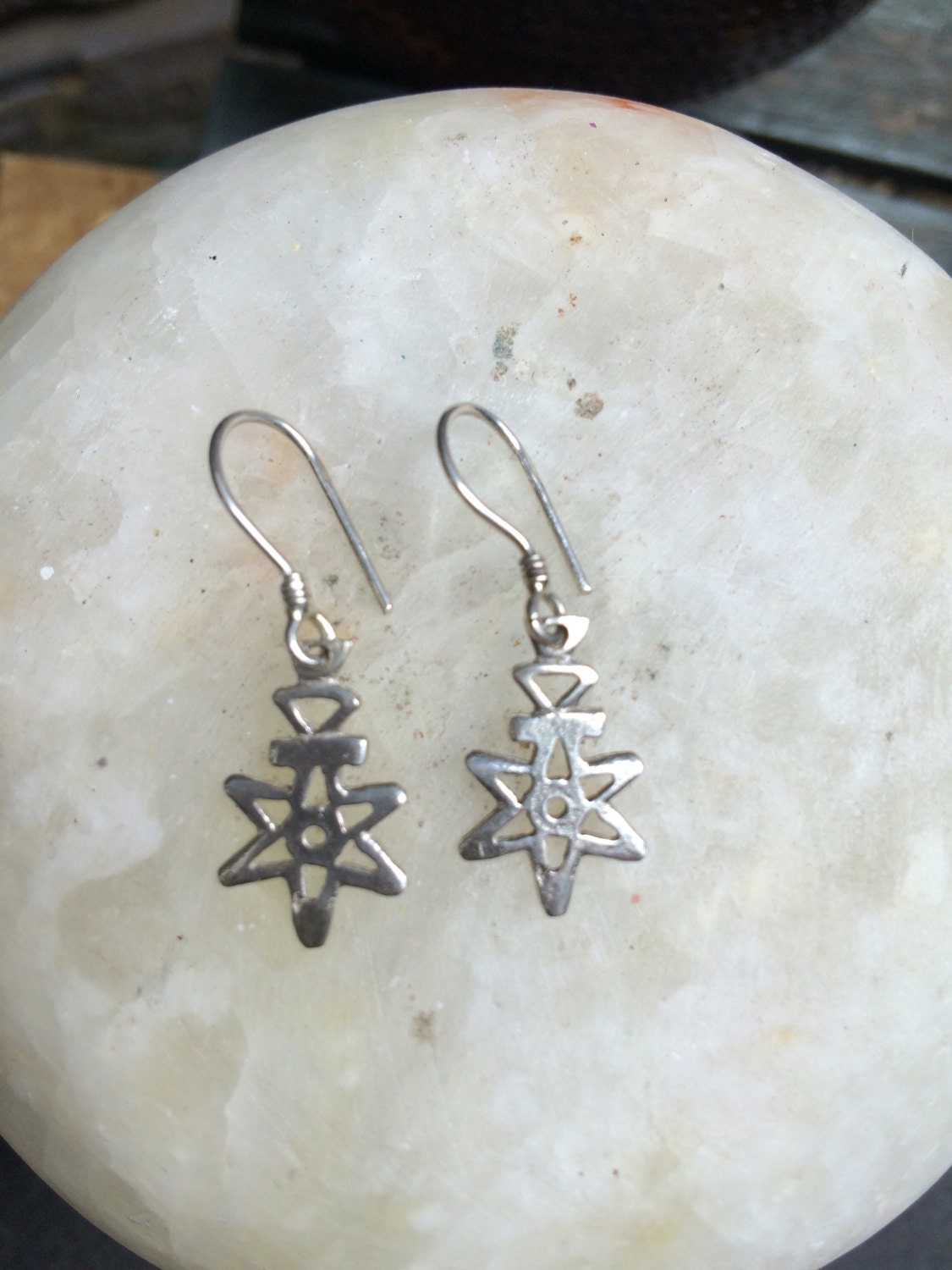 Einfache Silberne Ohrringe, Tuareg-Design, Handgefertigt in Kairo Einfache Silberne Ohrringe, Tuareg-Design, Handgefertigt in Kairo von LouisFarouk