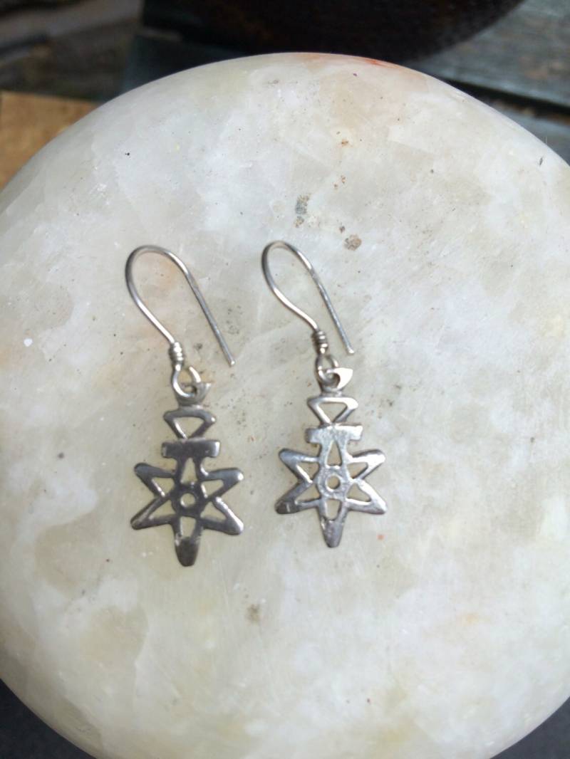Einfache Silberne Ohrringe, Tuareg-Design, Handgefertigt in Kairo von LouisFarouk