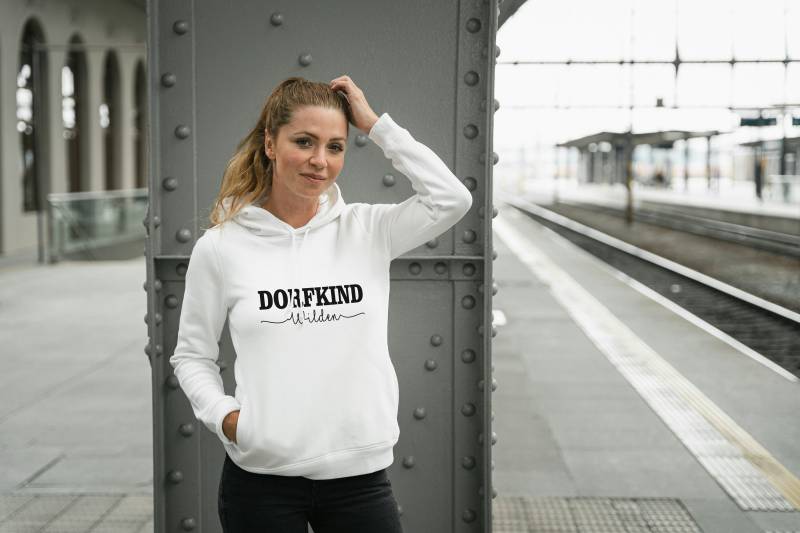 Dorfkind - Kapuzenpullover Hoodie/Landmädel/Landjunge/Landliebe von LouischensWunderwelt
