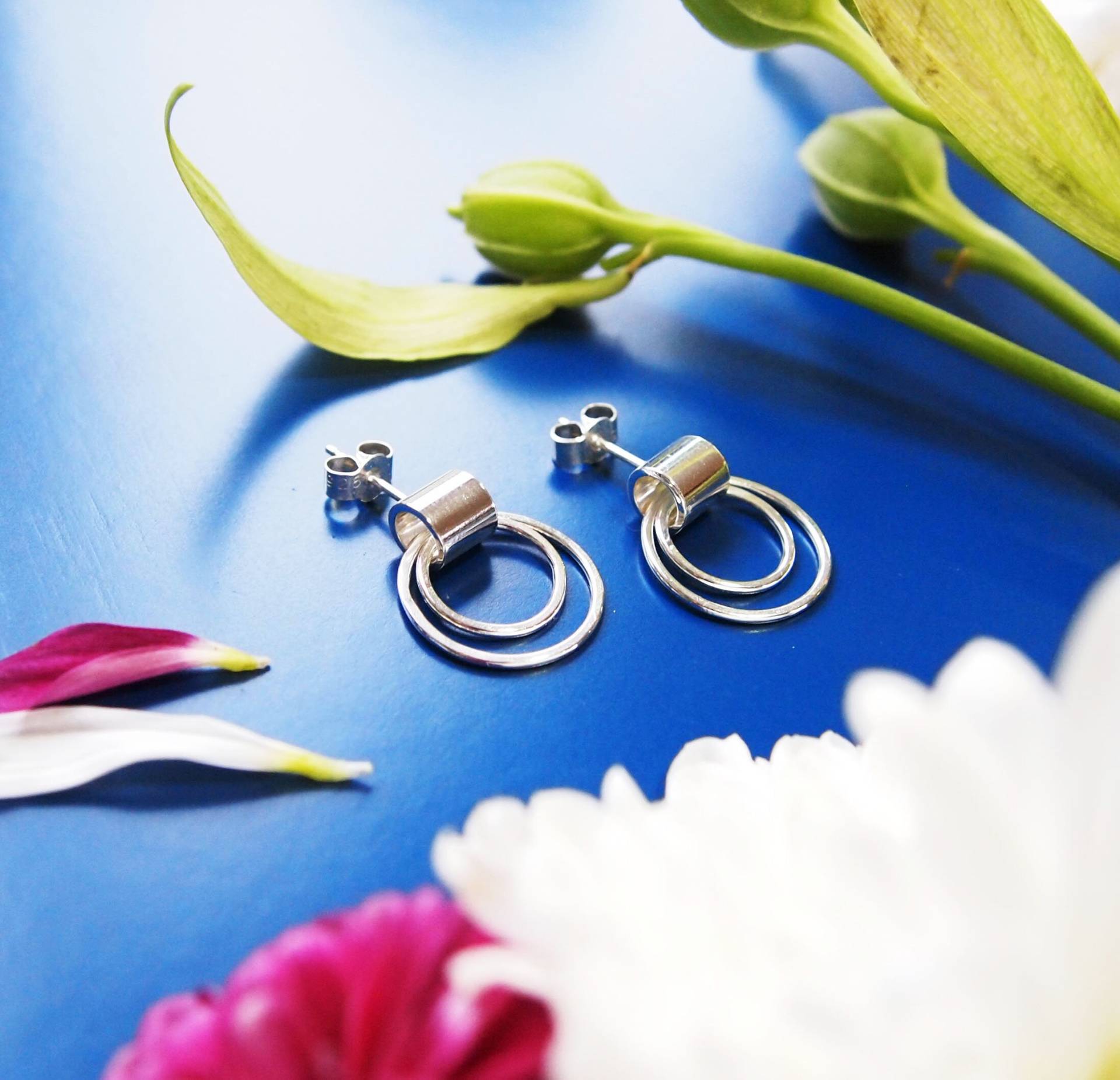 Blume Chute Ohrstecker, Reifen Ohrring, Ohrringe, Silber Handgefertigte Reifen, Hochzeitsschmuck, Designer Schmuck, Minimale Moderne Ohrstecker Blume Chute Ohrstecker, Reifen Ohrring, Ohrringe, Silber Handgefertigte Reifen, Hochzeitsschmuck, Designer Schmuck, Minimale Moderne Ohrstecker von LouiseBuchanDesign