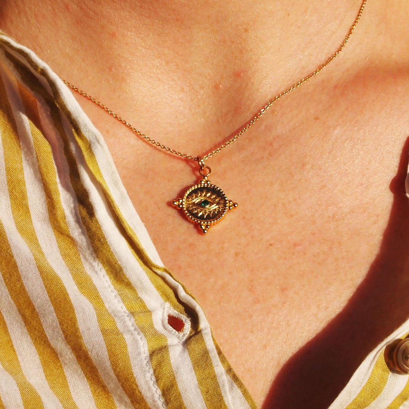 Cleo Halskette, Kleopatra Necklet, Gold Kette, Smaragd Edelstein, Stapeln All Seeing Eye Schmuck, Modernen Schmuck Cleo Halskette, Kleopatra Necklet, Gold Kette, Smaragd Edelstein, Stapeln All Seeing Eye Schmuck, Modernen Schmuck von LouiseBuchanDesign