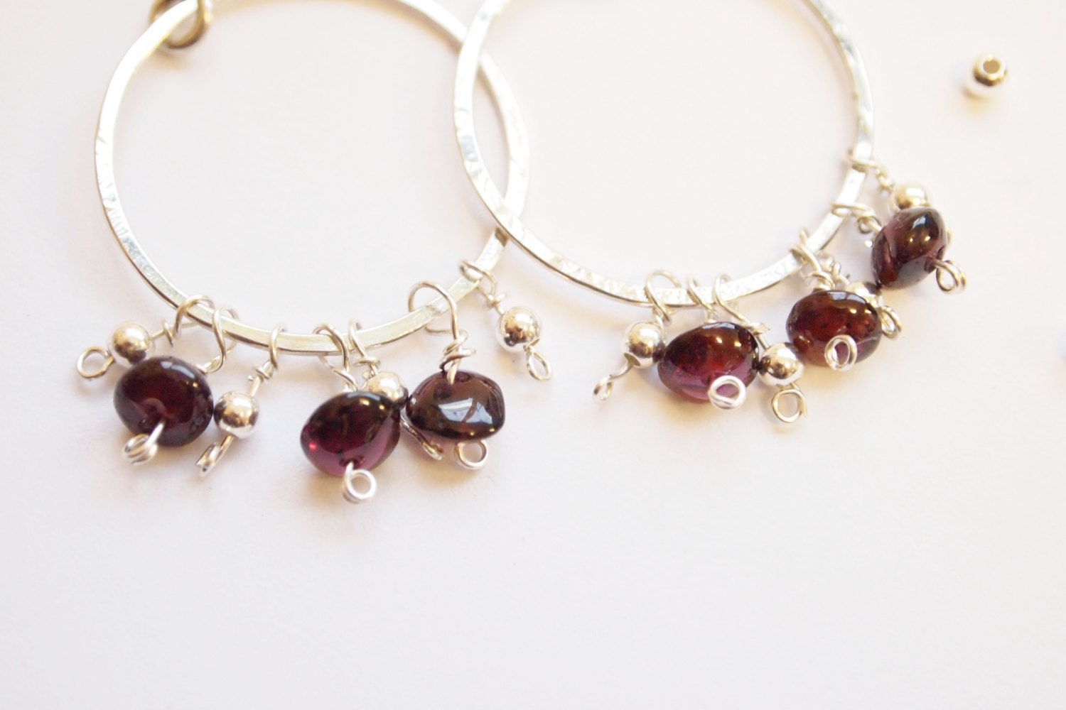 Pfund Sterling Granat Hoops Pfund Sterling Granat Hoops von LouiseBuchanDesign